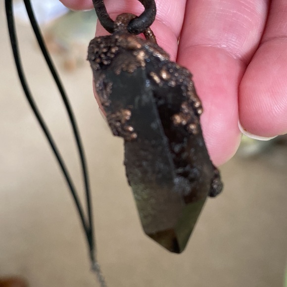 🖤DARK SMOKY🖤electroformed beauty! 1.5” long. Almost black smoky. GORGEOUS 🖤🔥 - Picture 6 of 16